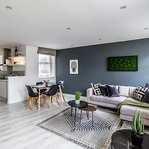 Borough Market 2-bed Apartment London