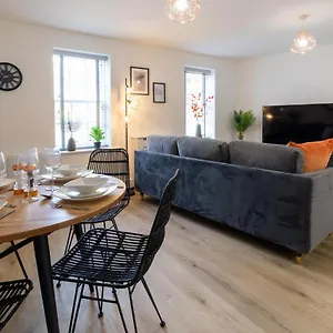 The Courtyard- Free Evening Parking Apartment Southampton